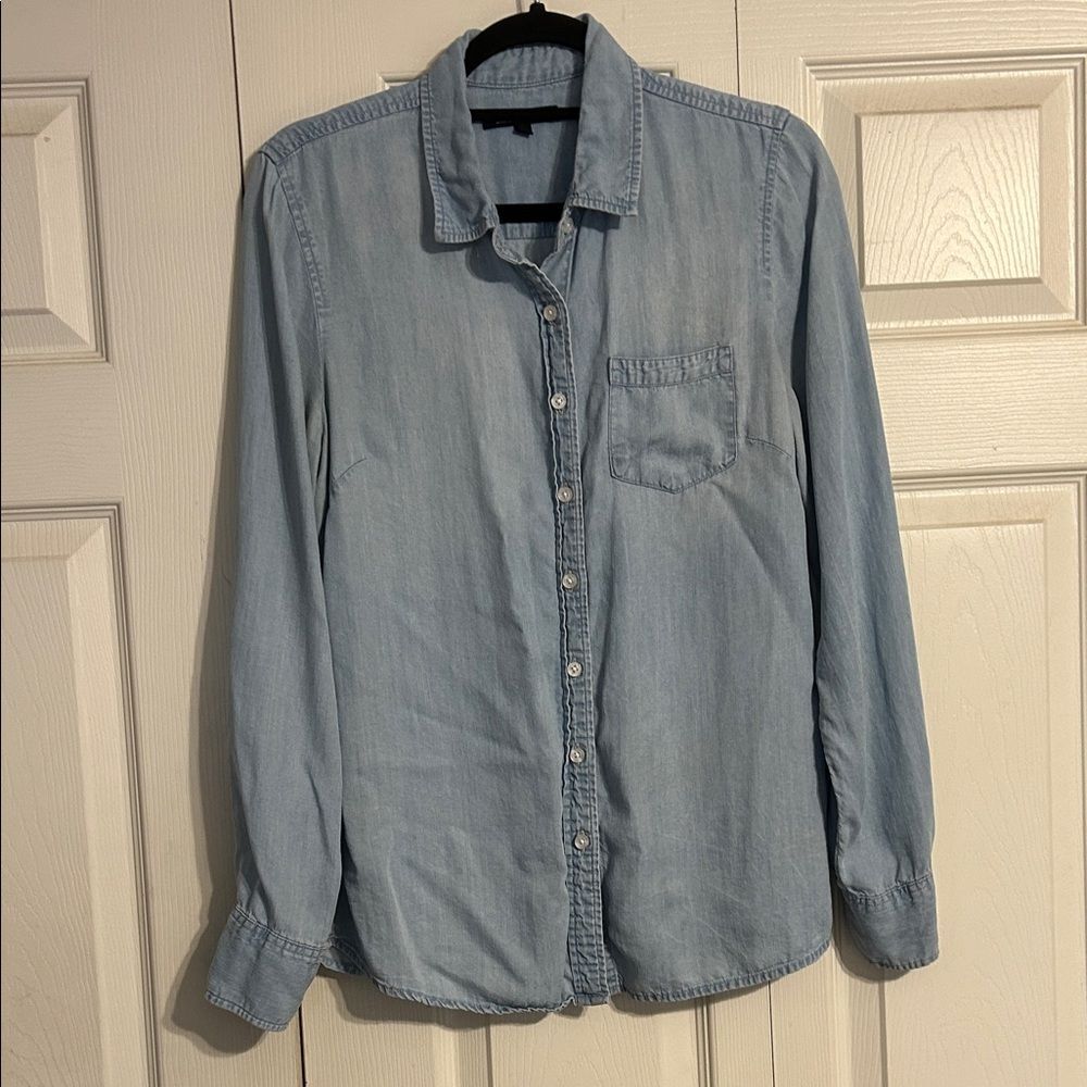 SOUTH MOON UNDER Size Small Chambray Sky Blue Denim Button Front Top Layering